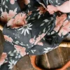 Mini Wander - kukkaharso 120x120 - Peony Blooms, Charcoal Gray