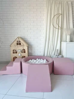 Pehmustettu pallomeri, leikkialusta, liukumäki ja portaat - Pink